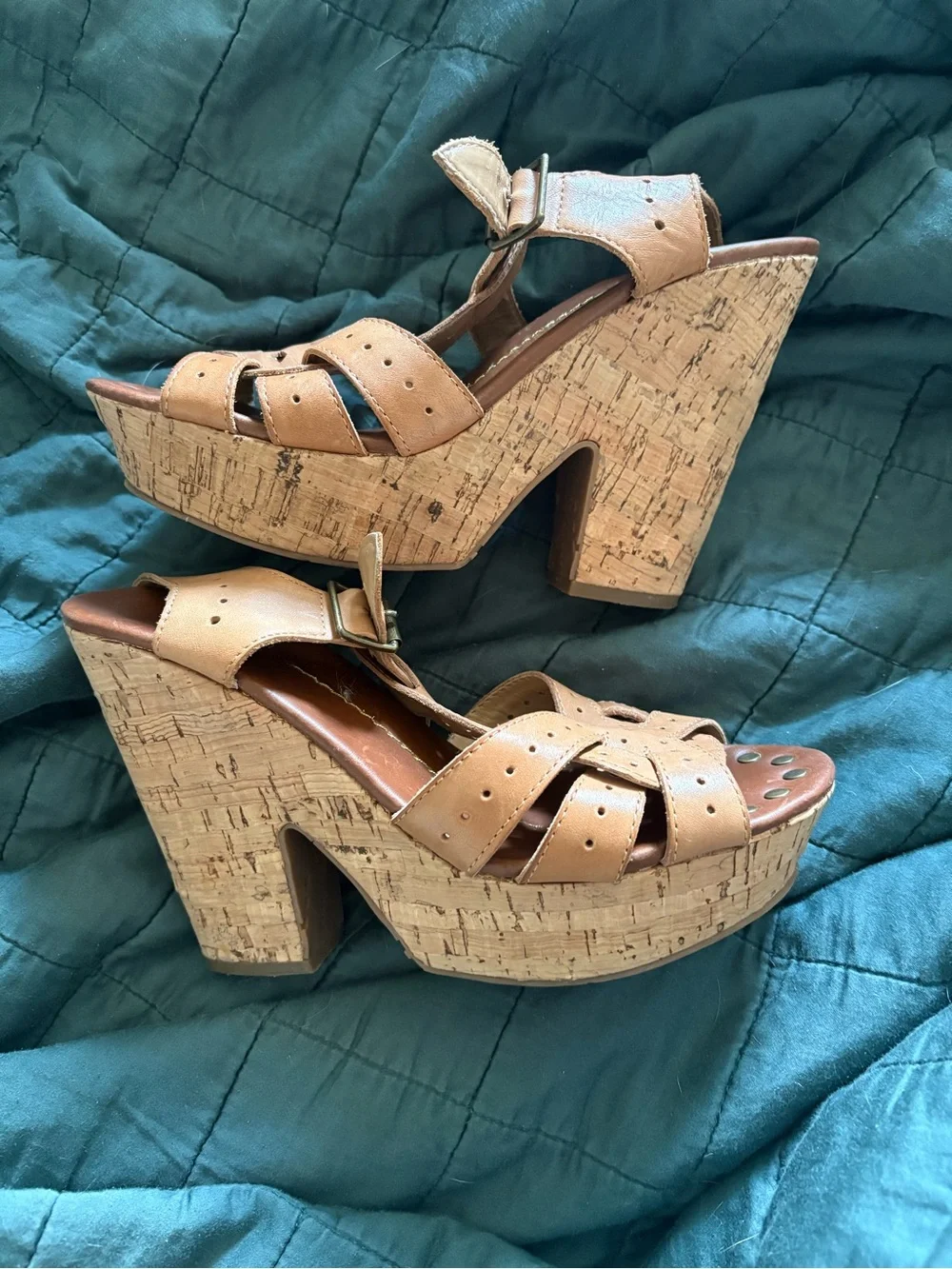 DV by Dolce Vita platform heel sandal in size 7, tan leather